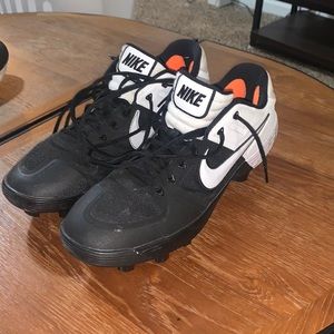 Molded Baseball Cleats